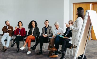 Formación a profesionales en materia de discapacidad